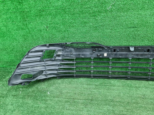 Решетка переднего бампера Toyota Camry xv70 17-21