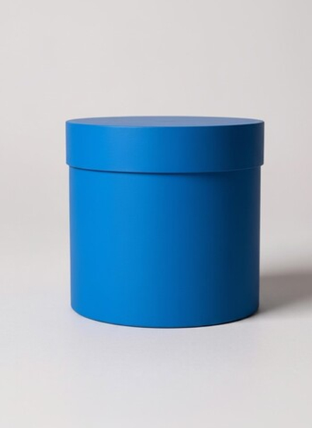 Плотная шляпная коробка с крышкой без лент. Цвет; Ярко голубой.