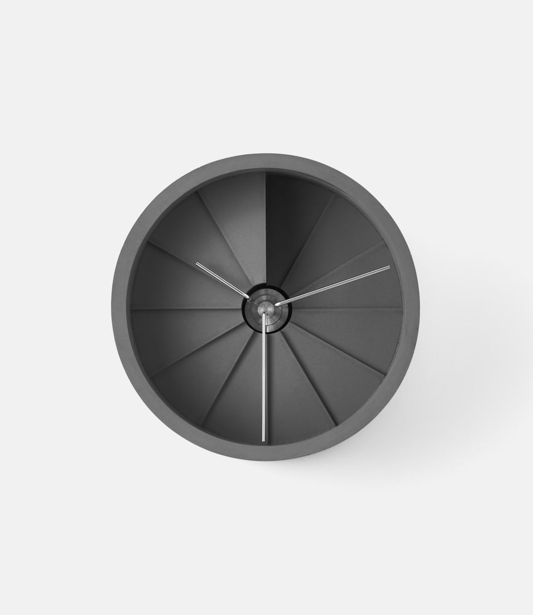 22 Studio 4th Dimension Table Clock Dark Grey — настольные часы из бетона