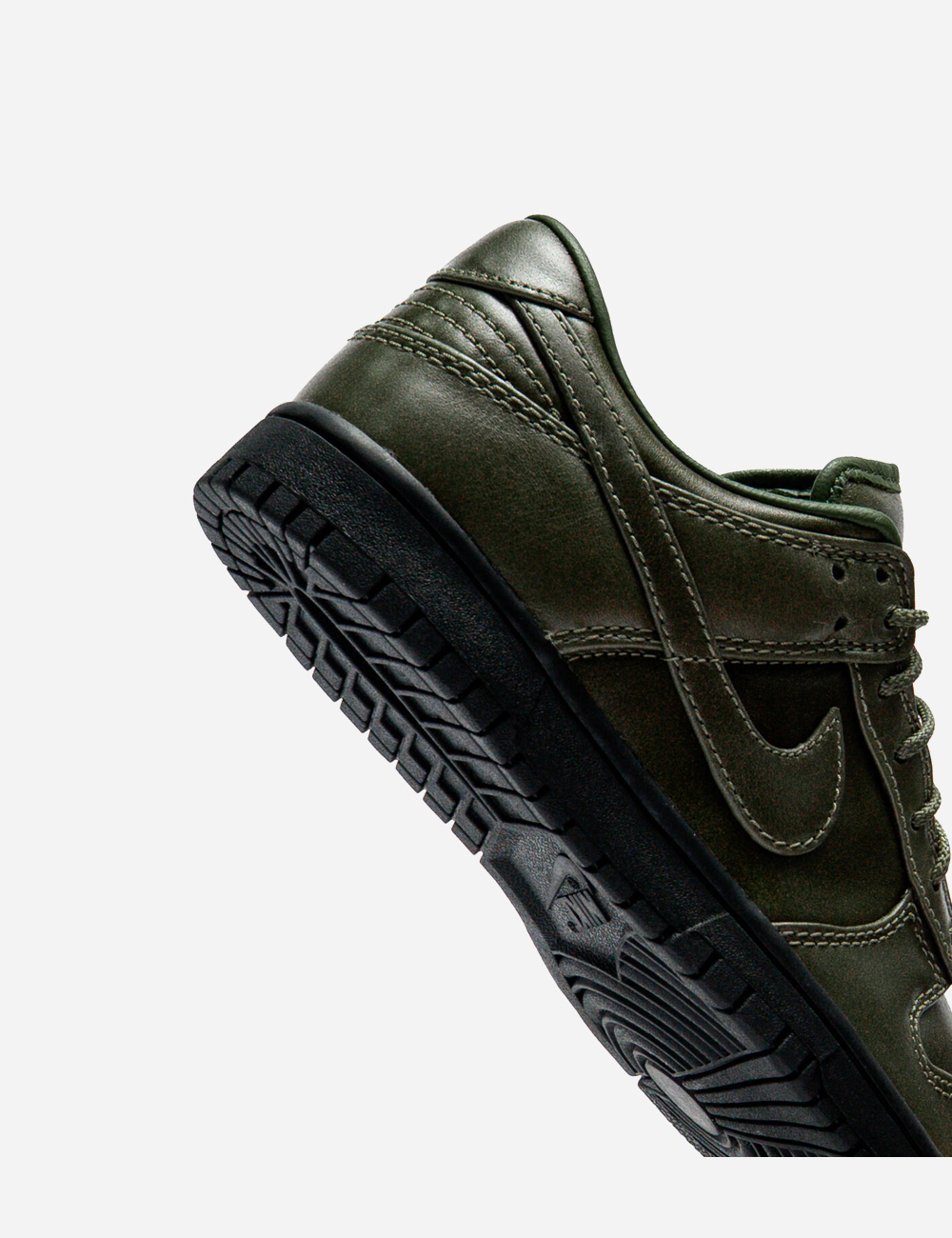Nike Dunk Low "Army Olive"