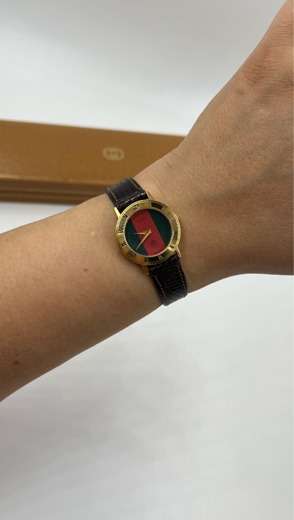 Часы Gucci ( представлены онлайн )