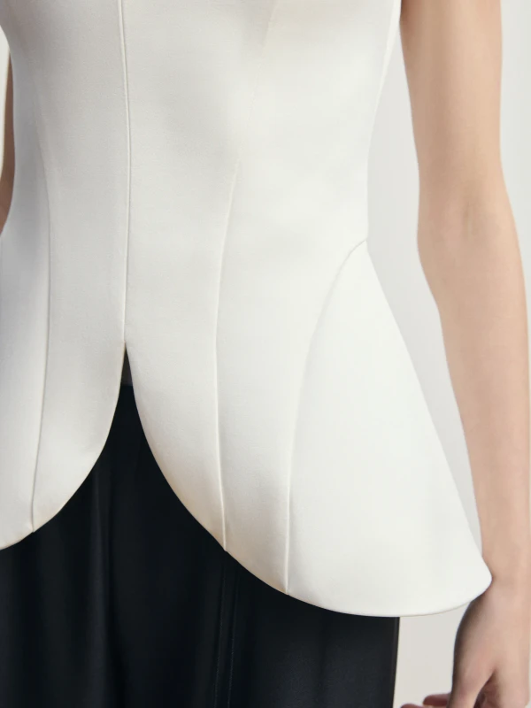Молочный корсетный топ из атласа 
