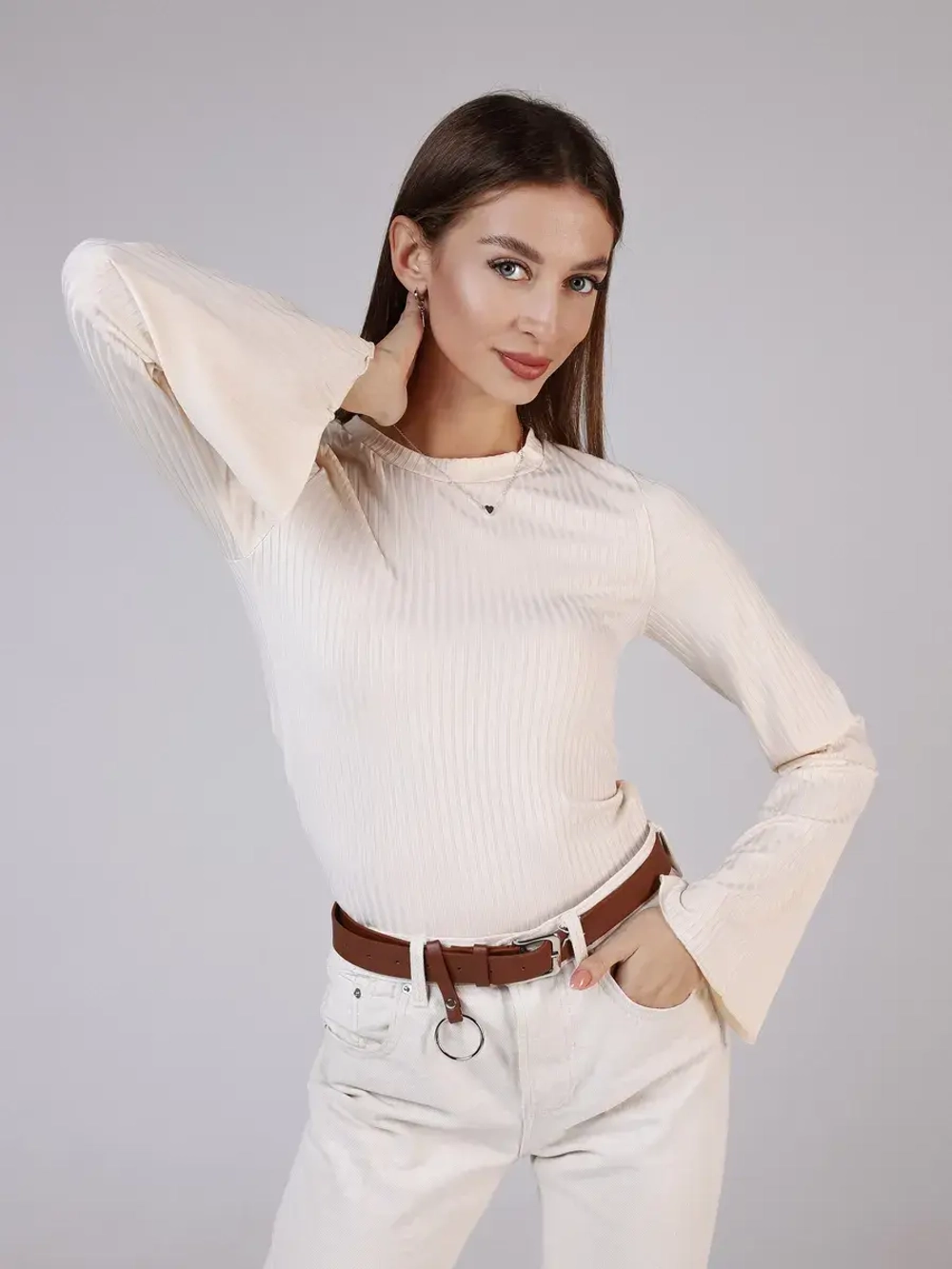 Лонгслив в рубчик с рукавами клеш