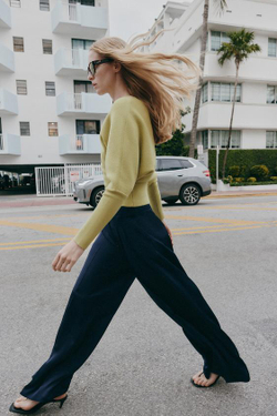 ZARA АТЛАСНЫЕ БРЮКИ СТРУЯЩЕГОСЯ КРОЯ, МОРСКОЙ СИНИЙ