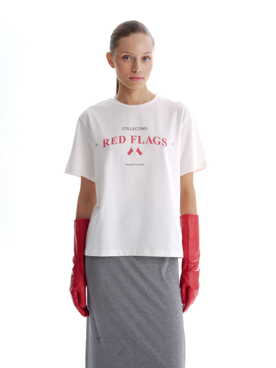 Футболка свободная "Red Flags"