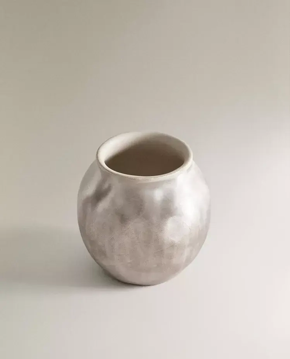 ZARA HOME ВАЗА ИЗ КЕРАМИКИ С БЛЕСТЯЩЕЙ ОТДЕЛКОЙ, СЕРЕБРЯНЫЙ