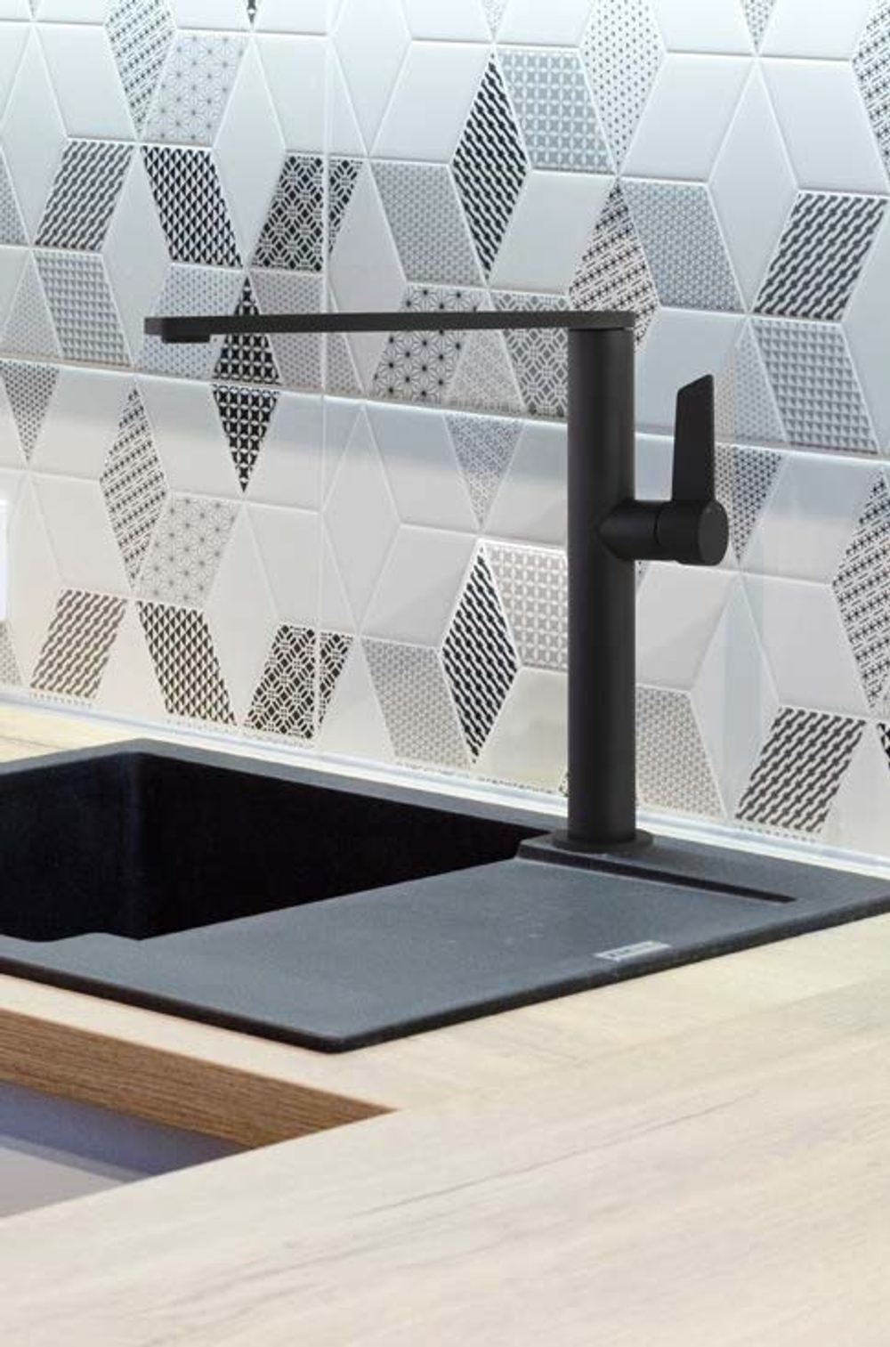 Смеситель для кухни KITCHEN 388401MCNM чёрный