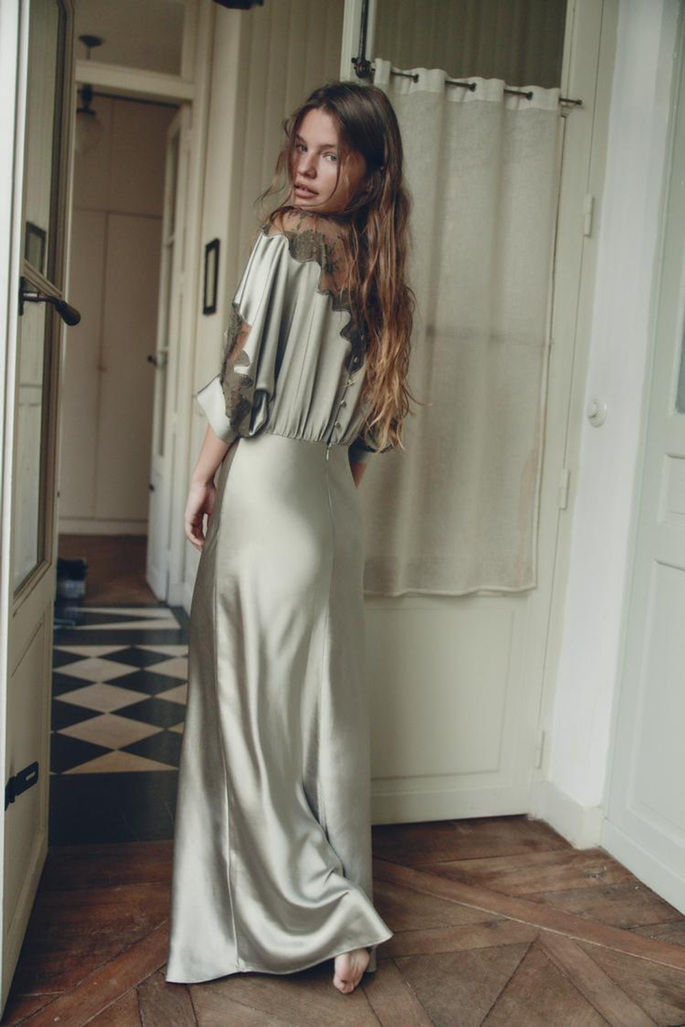 ZARA АТЛАСНОЕ ПЛАТЬЕ С КРУЖЕВОМ, ЗЕЛЕНЫЙ/СЕРЫЙ