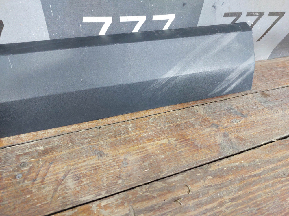 Накладка двери передней правой Kia Seltos 19-нв Б/У Оригинал 87722Q5000