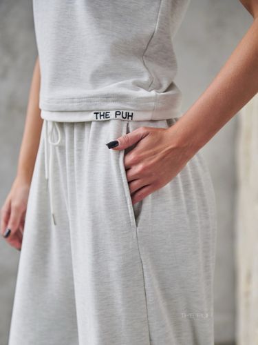 Трикотажный серый костюм с вышивкой-лого