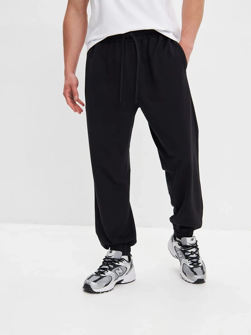 Брюки спортивные свободные с утяжкой на талии