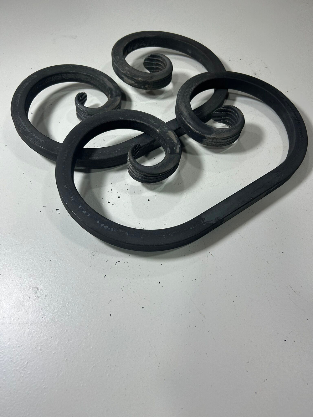 Кованый элемент вензель 160х270мм квадрат полнотелый 16х16мм