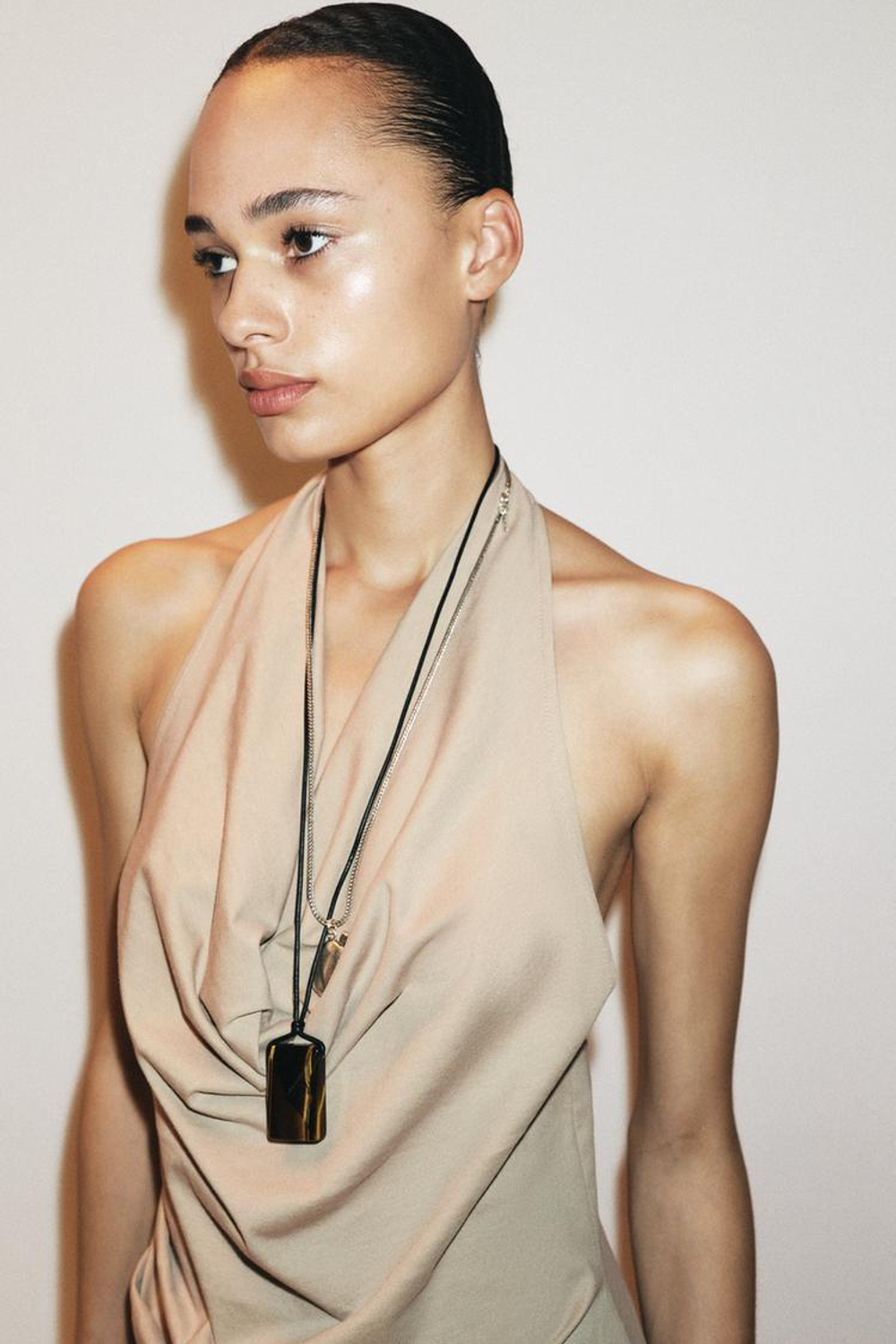 ZARA ТОП С ГОРЛОВИНОЙ ХАЛТЕР, ПЕСОЧНЫЙ