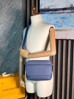 Сумка-мессенджер Louis Vuitton