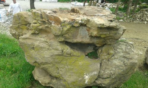 Валун гигант Ласточкино гнездо природный камень