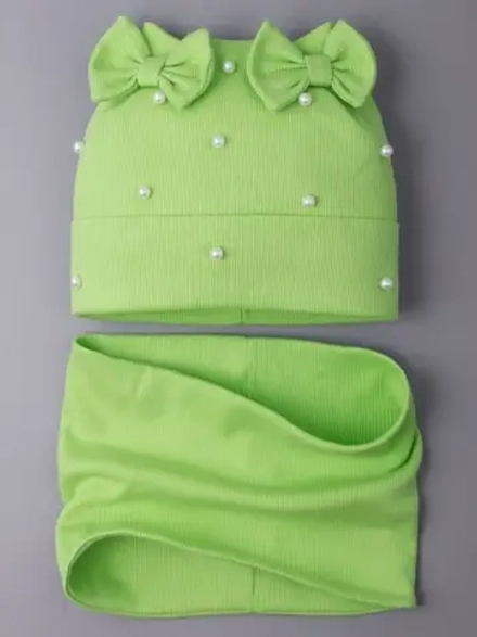 Шапка для девочки на осень с бусинами и снуд