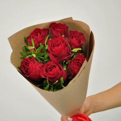 Букет из красных роз 7 штук