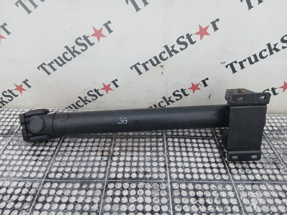 Вал карданный среднего моста 2023г.