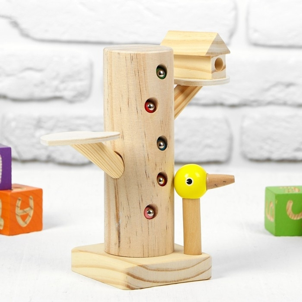 4601096 Развивающая игра "Достань червячка из дерева" 20,5×9×9 см, 10 червячков