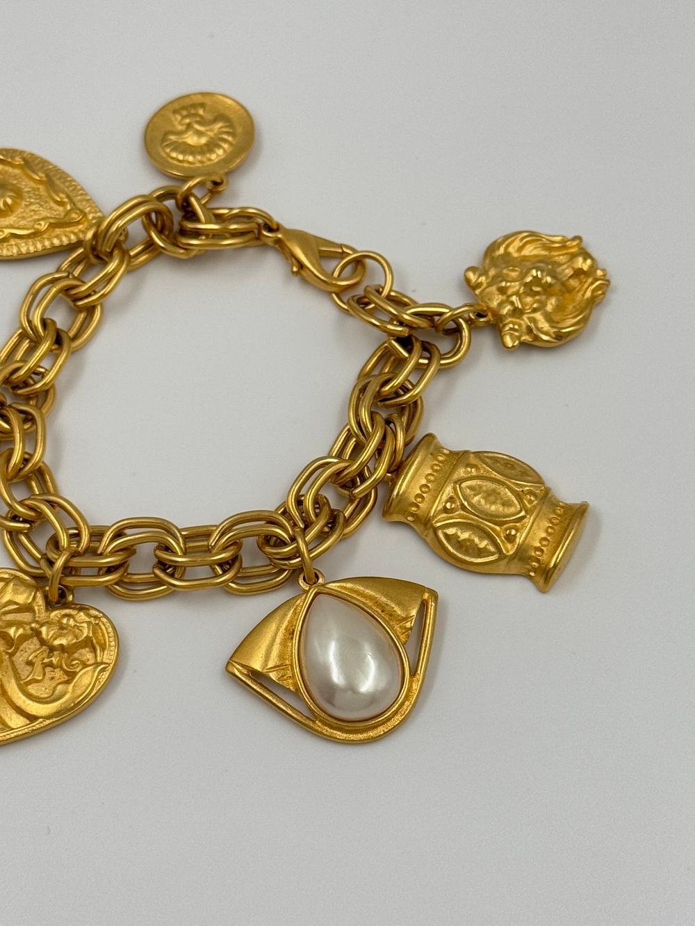 Матовый браслет с подвесками (только онлайн)