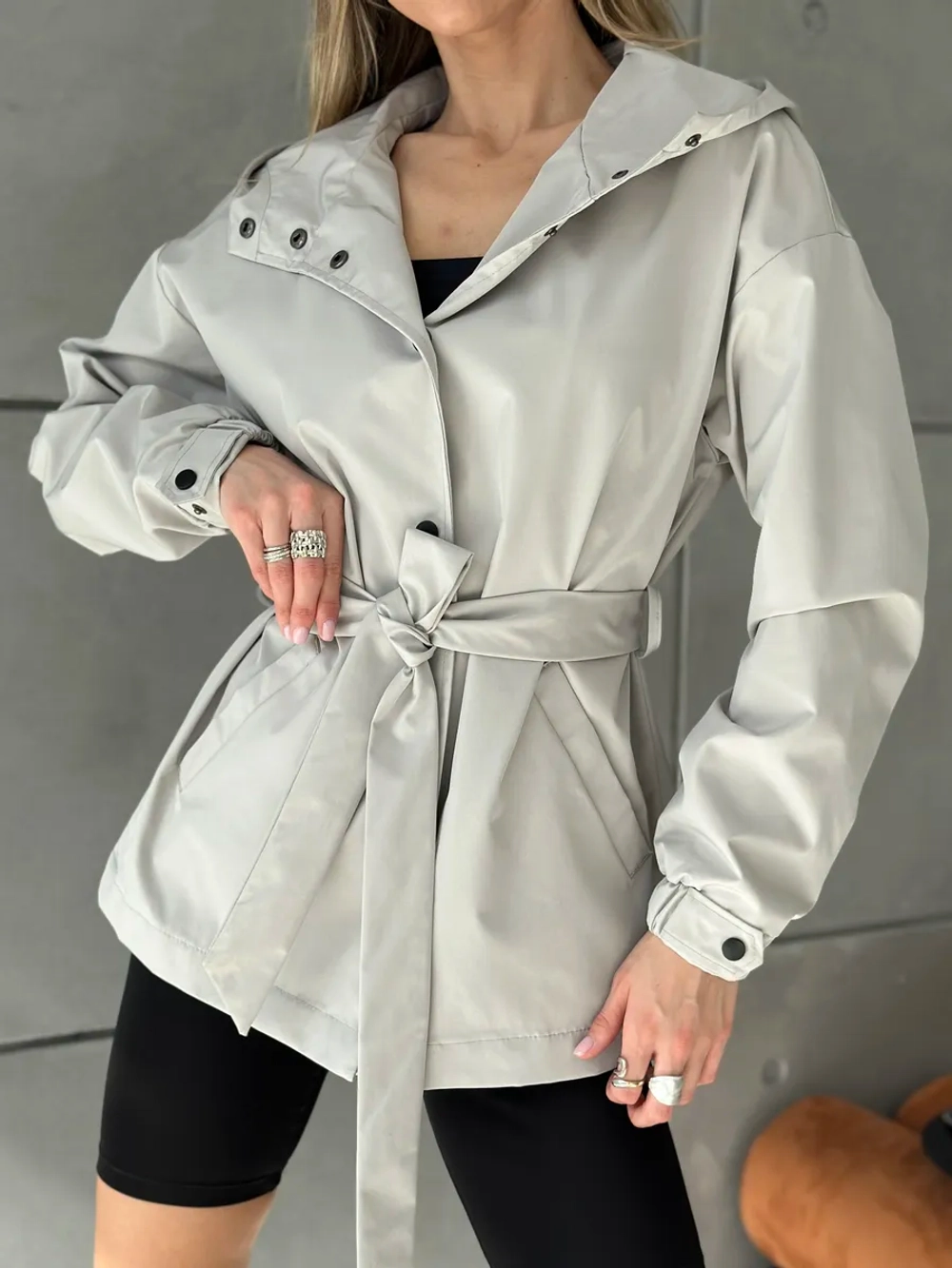 Ветровка удлиненная с капюшоном