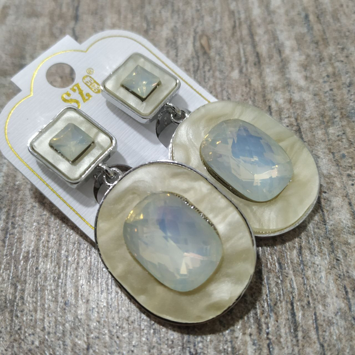 Клипсы Сияние Кристалл квадрат овал цвет бежевый перламутровый металл серебристый