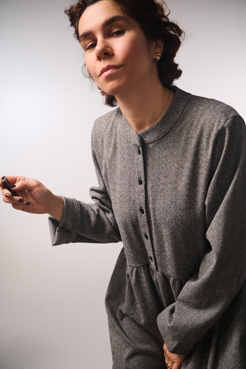 Платье оверсайз из смесовой ткани в елочку