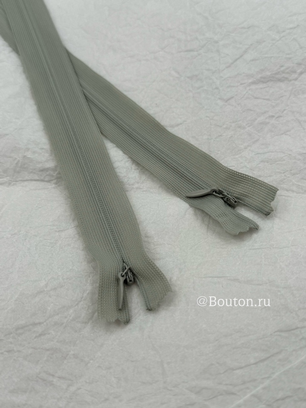 Молния потайная светло-серая