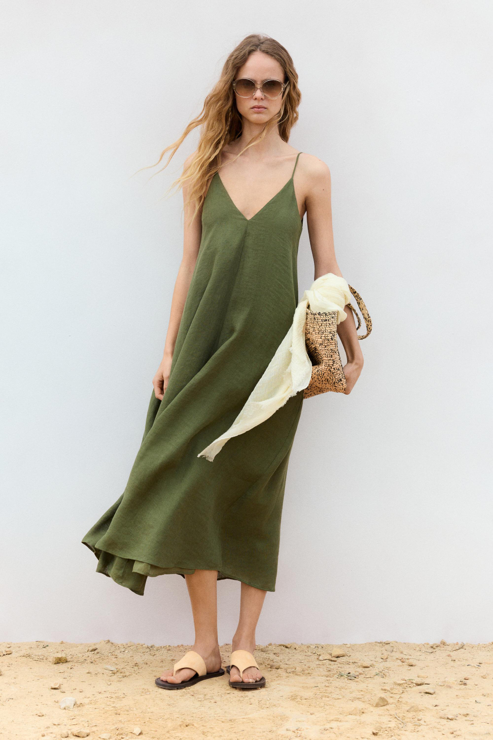 Massimo Dutti Струящееся платье миди на тонких бретелях, зеленый