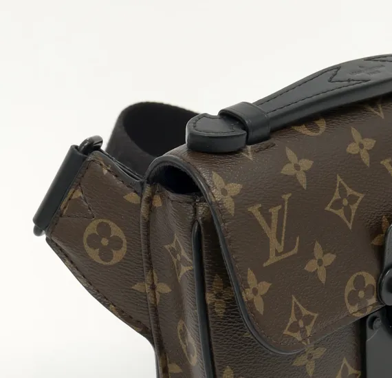 Сумка-слинг Louis Vuitton S-lock