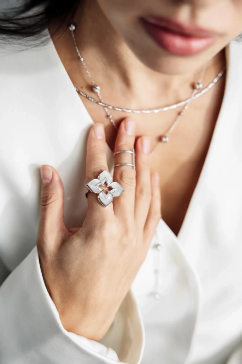 Кольцо "TRUE FLOWERS" с фианитами и перламутром в серебре