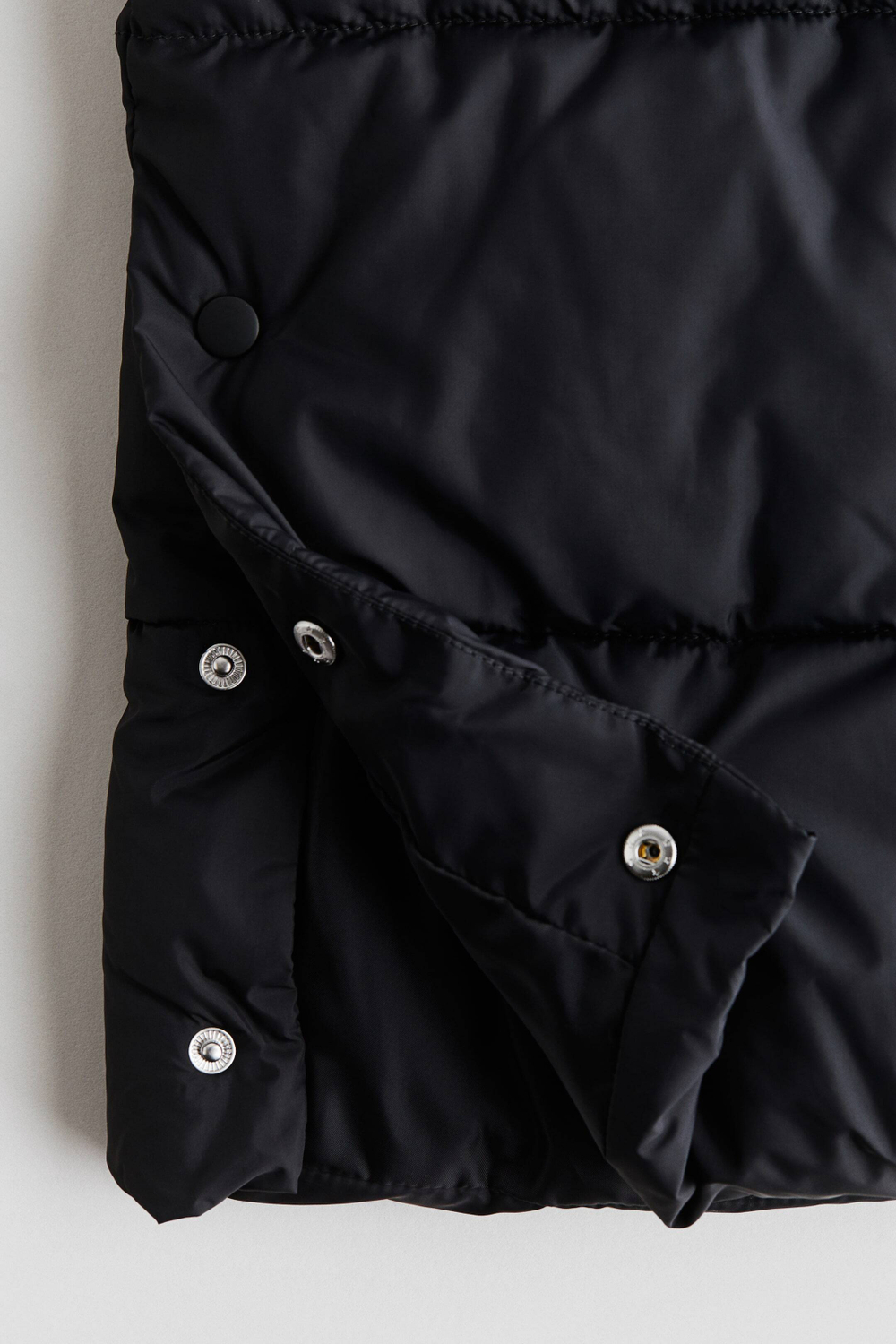 H&M Длинная утеплённая куртка из стеганой ткани, черный