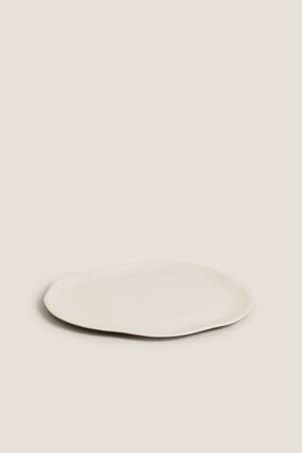 ZARA HOME АСИММЕТРИЧНАЯ КЕРАМИЧЕСКАЯ ПЛОСКАЯ ТАРЕЛКА, БЕЛЫЙ
