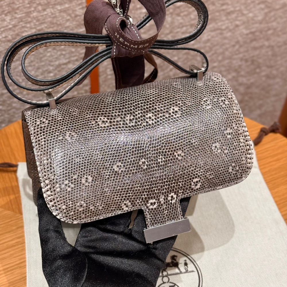 Hermes Constance 18