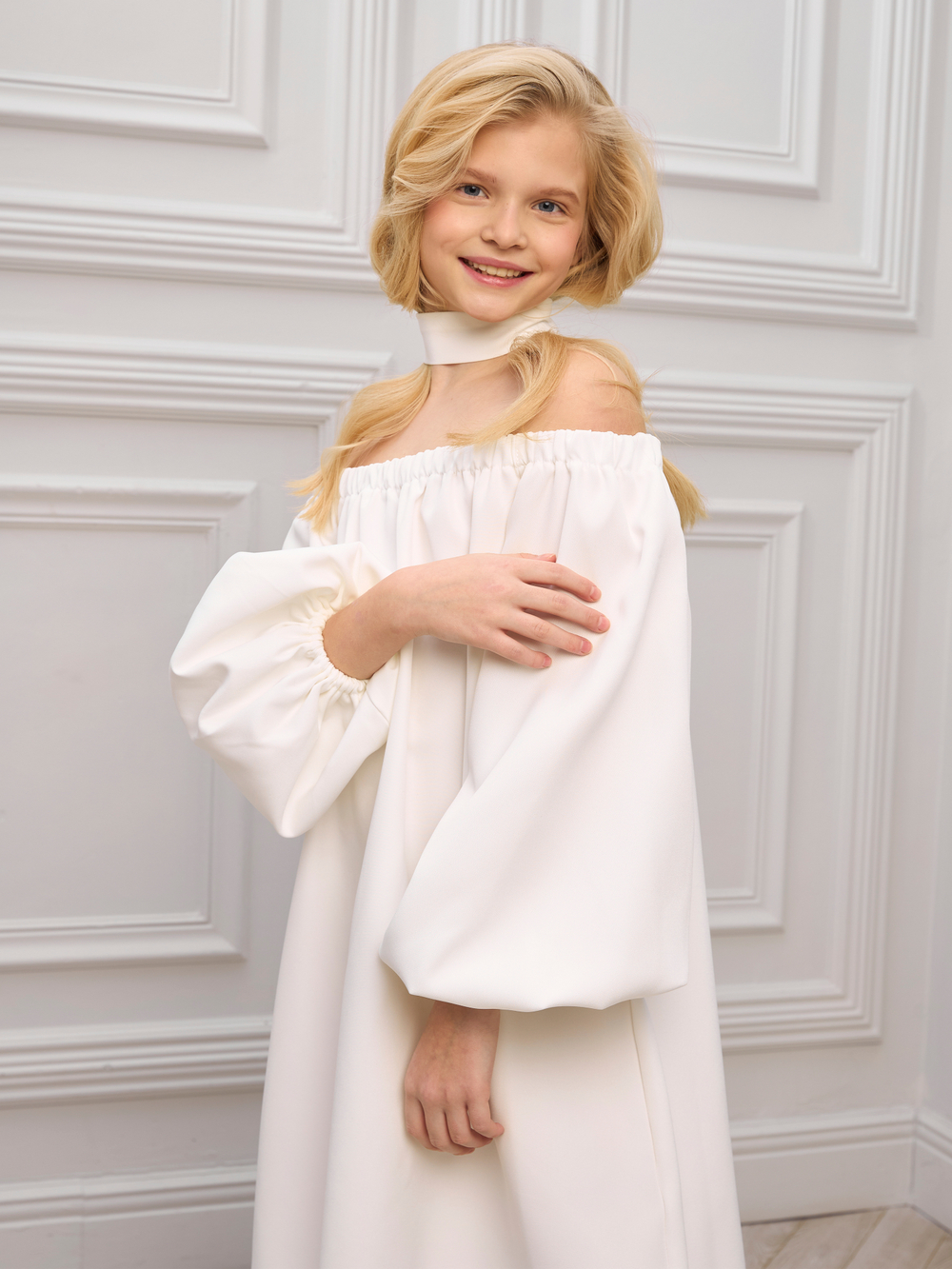 Платье нарядное для девочки молочное
