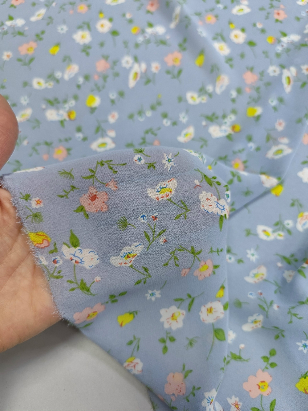 Шифон/ Цветы на голубом