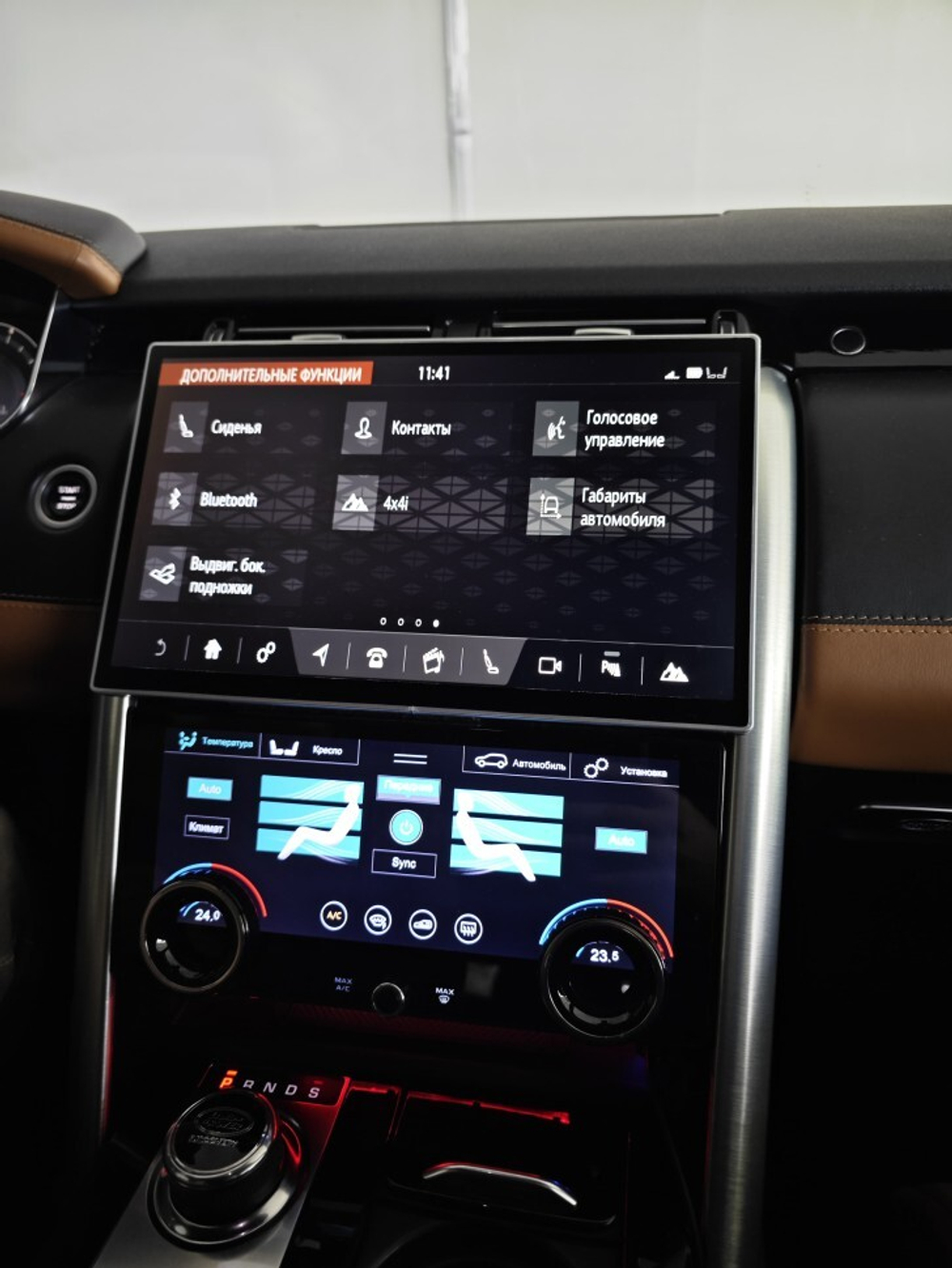 Магнитола + сенсорная LCD панель климата Land Rover Discovery 5 2017-2022 (взамен 10" экрана с кнопкой Open) - Radiola RDL-1755-high монитор 13.3" на Android 11, 8Гб+128Гб, CarPlay, 4G SIM-слот