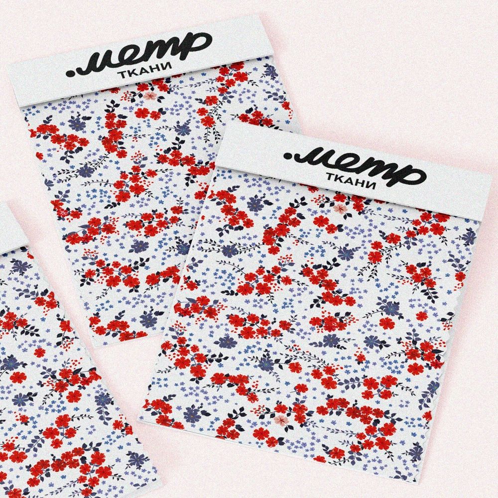 Ткань атлас мелкие красные цветочки