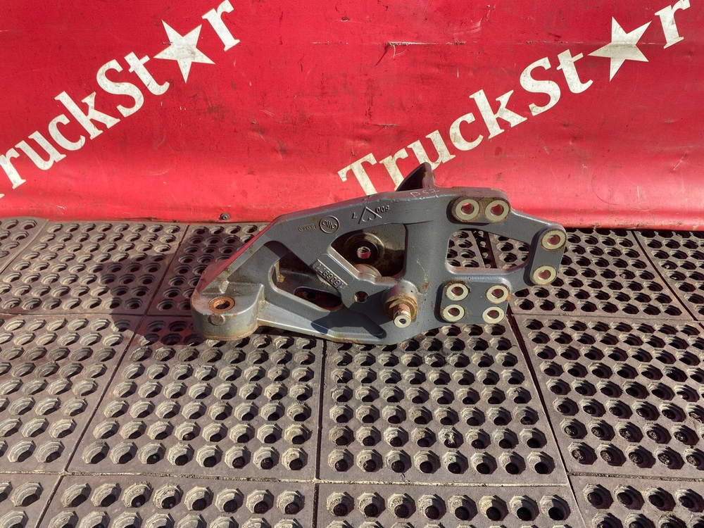 Кронштейн рессоры передней правый 2018г.