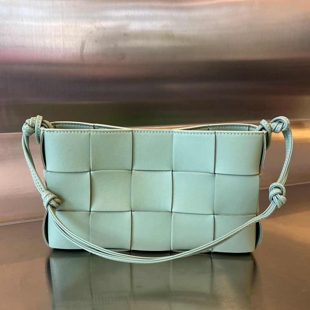 Bottega Veneta Cassette Pouch On Strap 22 cm