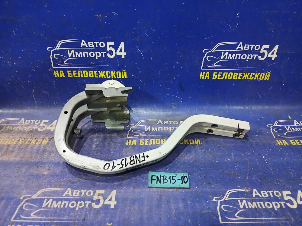 Петля багажника NISSAN SUNNY 2000