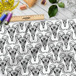 Ткань шифон сахарные козьи черепа на белом фоне