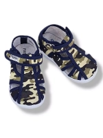 Сандалии для мальчика закрытые.