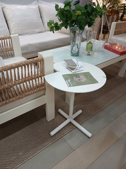 Столик приставной Corner