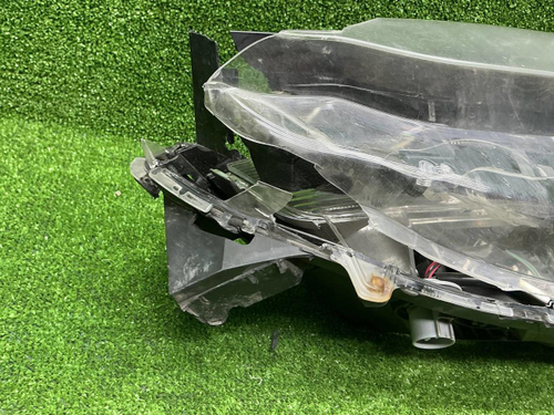 Битая Фара левая Mazda CX-5 2 (2017-2021) LED