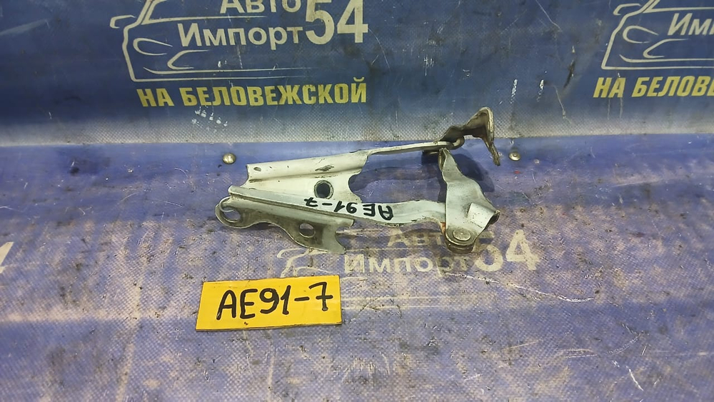 Петля капота правая TOYOTA LEVIN 1990