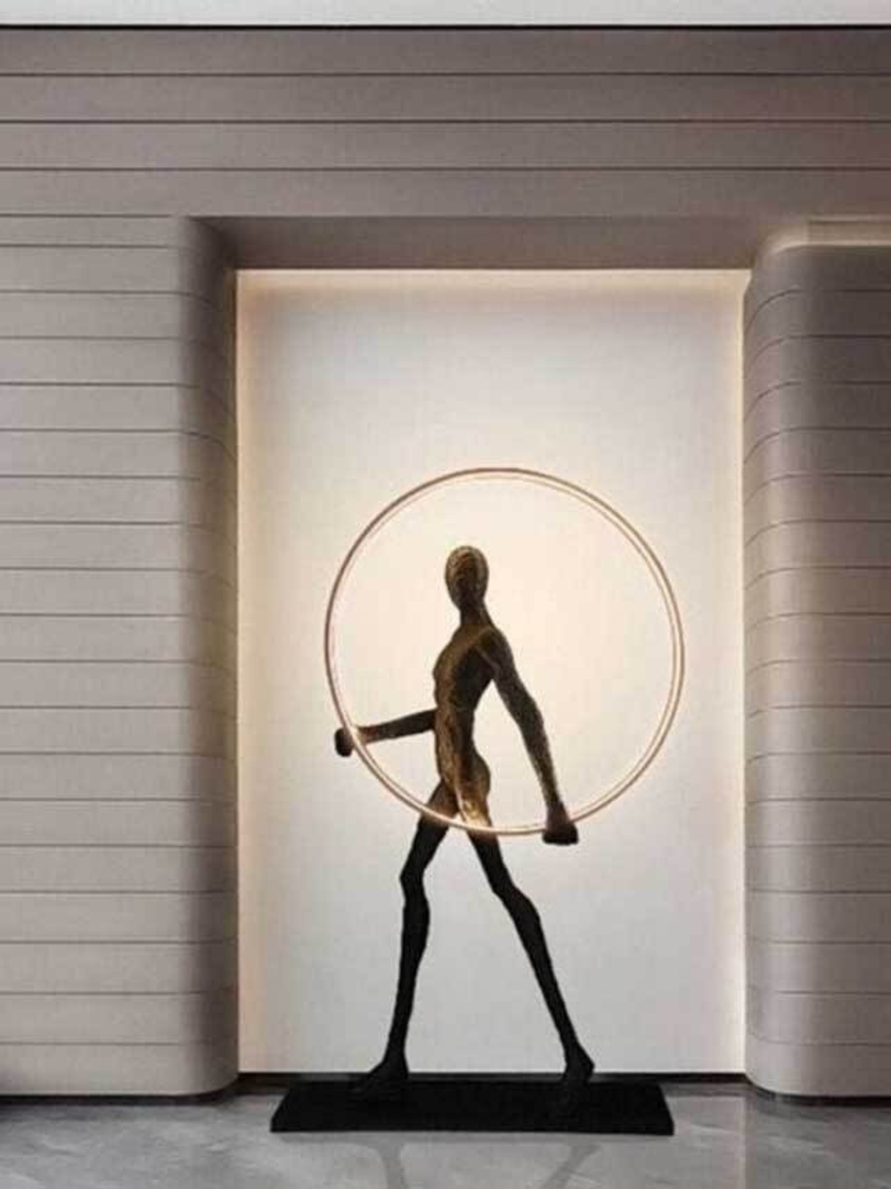 Современная скульптура Обруч 195см