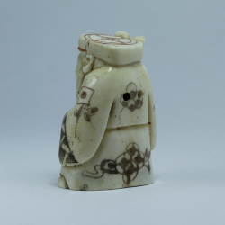 Нэцкэ Дзюродзин с посохом и иероглифом счастье