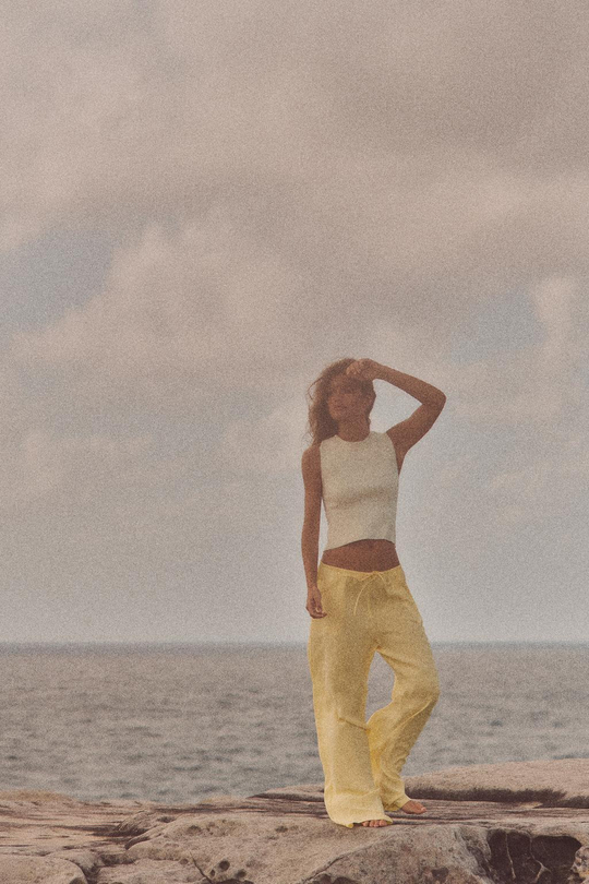 ZARA БРЮКИ СВОБОДНОГО КРОЯ, СВЕТЛО-ЖЕЛТЫЙ