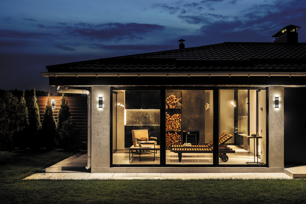 Уличный настенный светильник Outdoor O578WL-02B